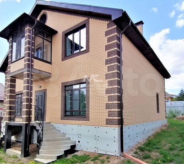 Коттедж 257 м² на участке 12 сот.