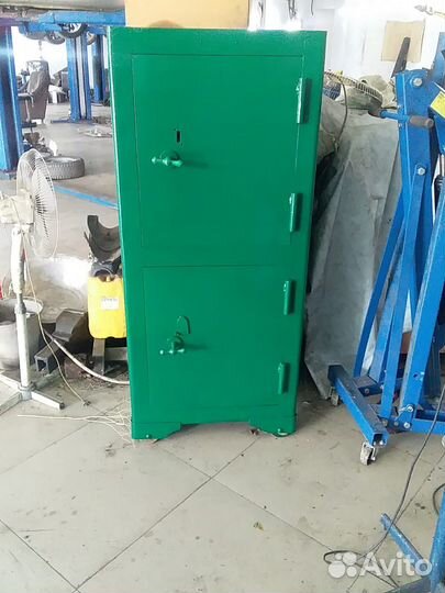 Сейф металлический