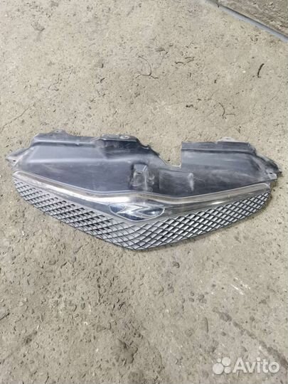 Решетка радиатора Toyota ractis