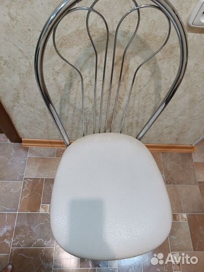 Стол и стулья