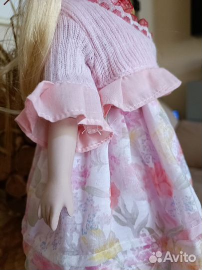 Кукла фарфоровая