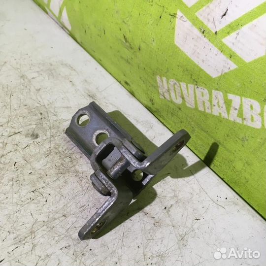 Петля двери передней левой верхняя Митсубиси Лан