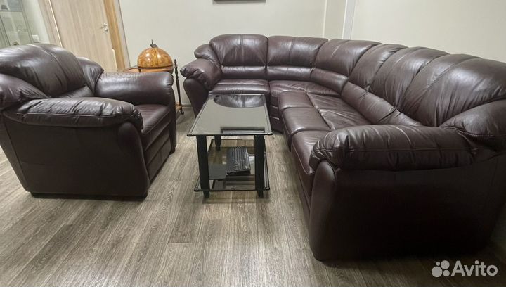 Офисный комплет мягкой мебели(диван+кресло, кожа)