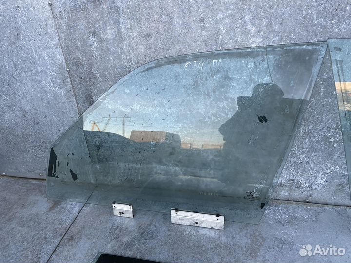 Стекло двери для BMW E34