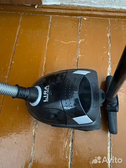 Lira Пылесос lira LR 1001, 1800/350 Вт, 1.5 л, чер