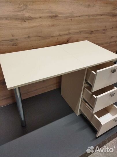 Маникюрный стол складной