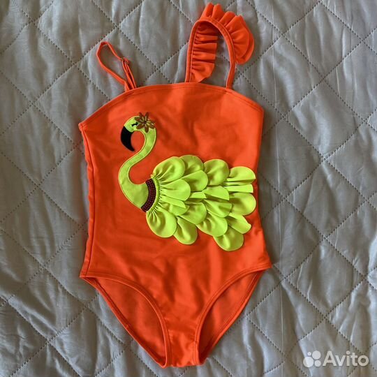 Купальник, нарукавники и другие вещи для плавания