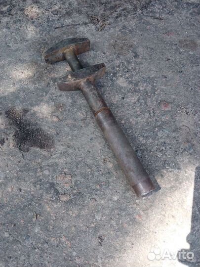 Старинный разводной ключ