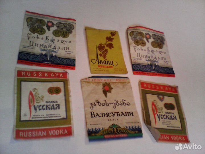 Этикетки с бутылок вина в 80-е годы