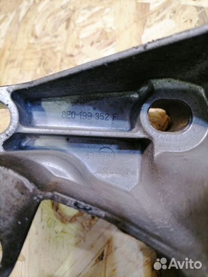 Кронштейн опоры двигателя Audi A4 B7