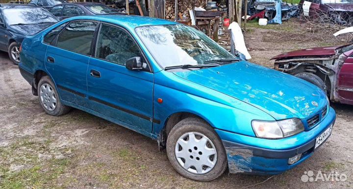 Toyota carina e капот