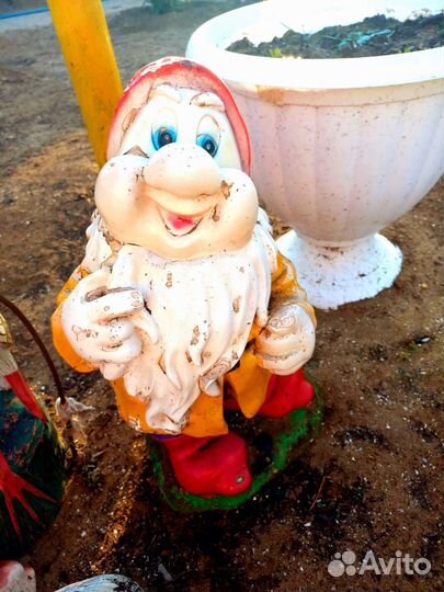 Садовая фигурка гномик