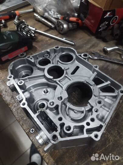 Правый картер YX140 W127