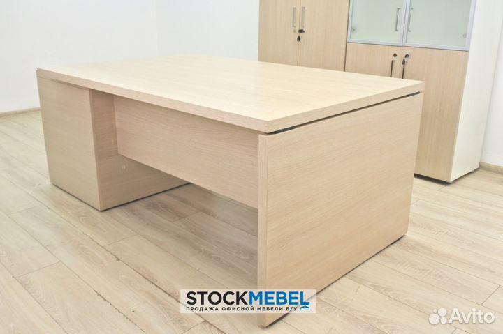 Кабинет директора Ekis. Светлый дуб. Италия