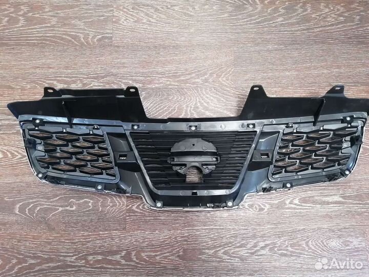 Решетка радиатора Nissan Qashqai j10 передняя