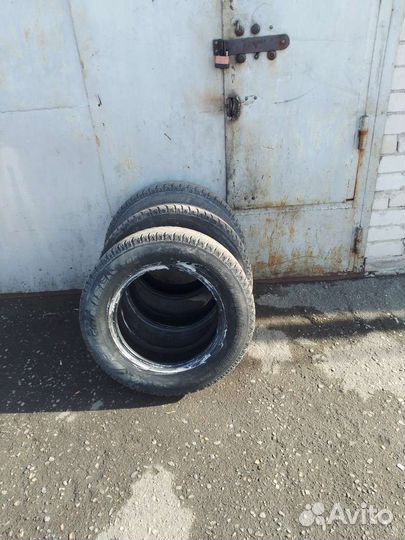 Bridgestone Ice Cruiser 7000 215/70 R16 19C