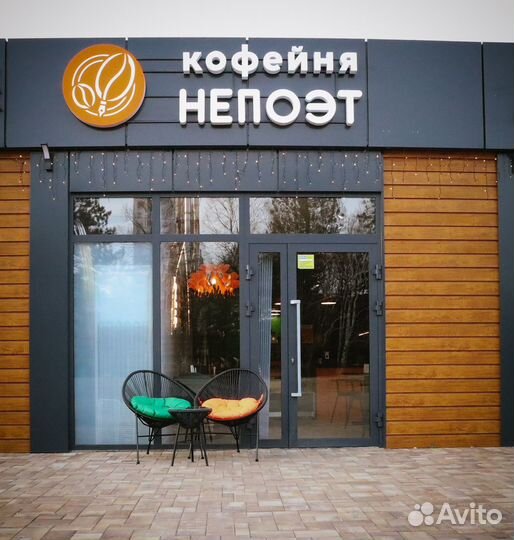 Бариста в кофейню