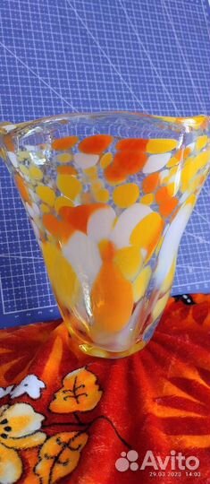 Ваза из цветного стекла и керамическая