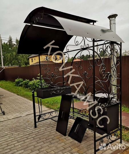 Мангал с крышей