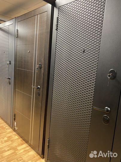 Входная дверь с зеркалом