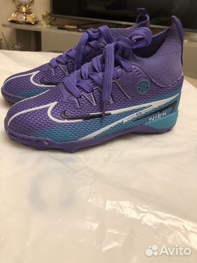 Детские футбольные бутсы