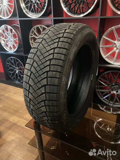 Pirelli Ice Zero FR 235/45 R18 98H