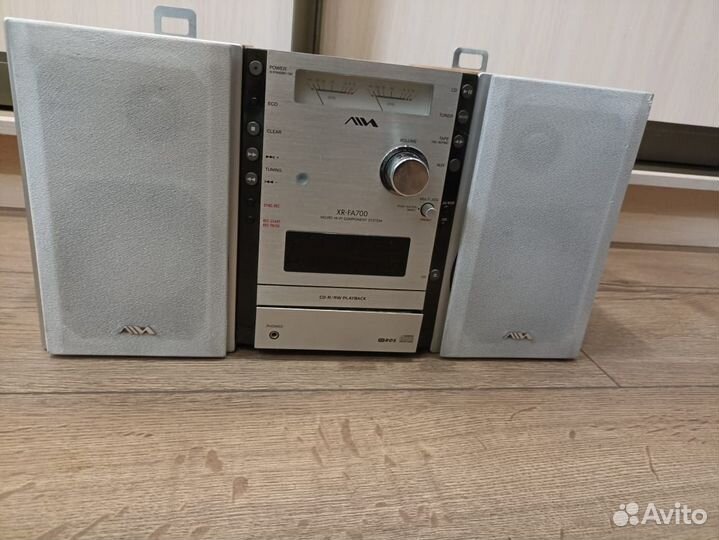 Музыкальный центр с колонками