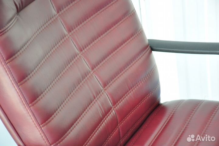 Офисное кресло 