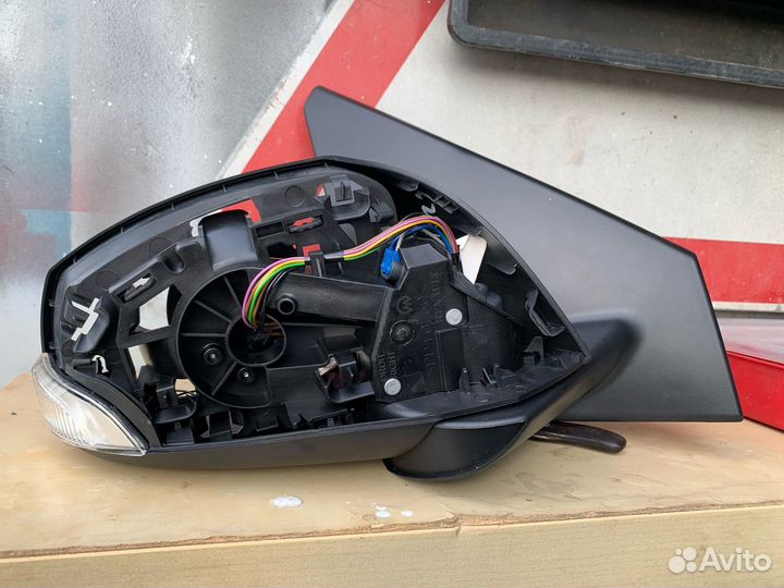 Корпус зеркала правого Renault Fluence