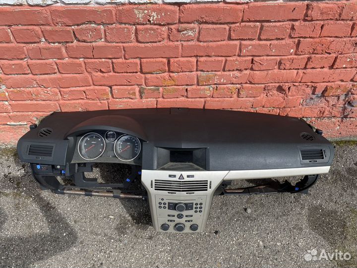 Торпедо Opel Astra H