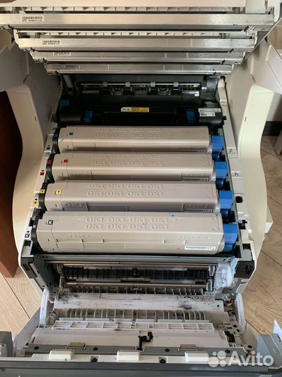 Мфу лазерный цветной oki вместе с картиджами
