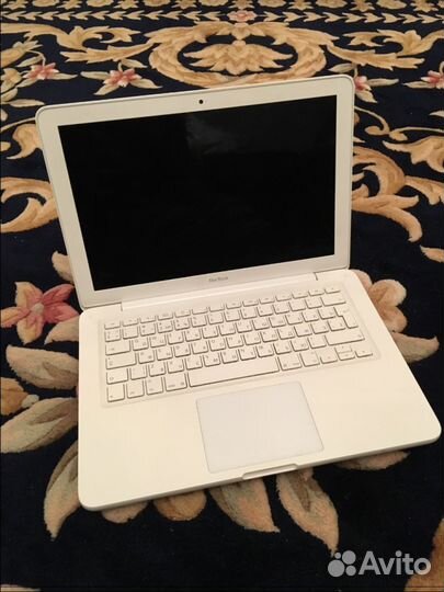 Продаю MacBook белый