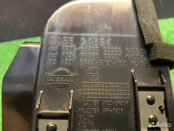 Дефлектор воздушный передний правый Infiniti Fx45