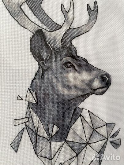 Картина-вышивка с оленем