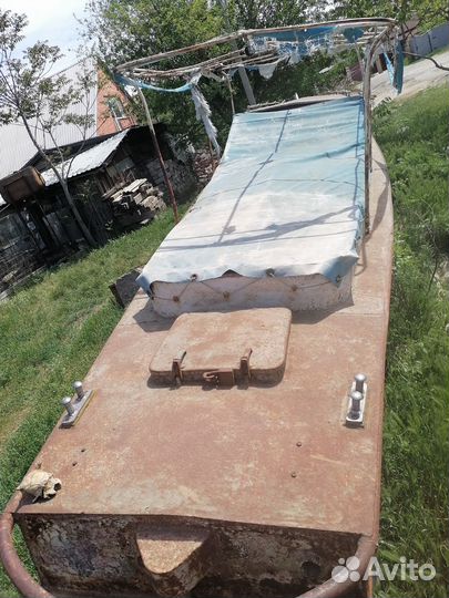 Лодка металлическая с мотором