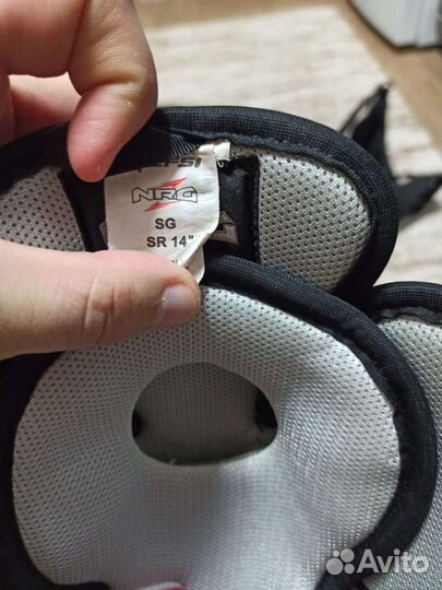 Хоккейная защита (нагрудник, наколенники и защита