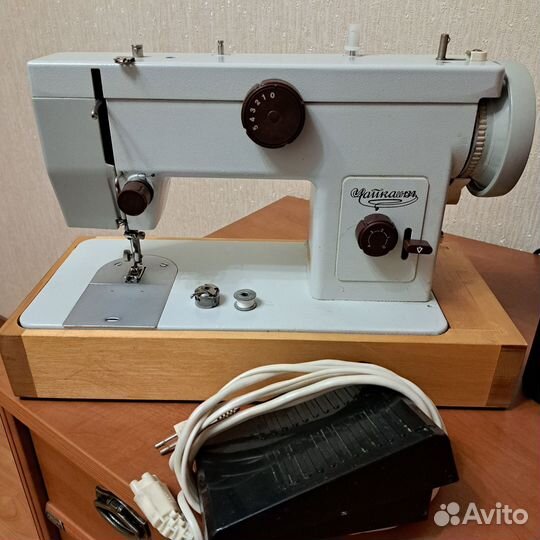 Швейная машина 