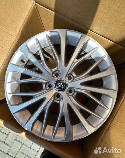 Диски на Toyota Camry 70 r18 оригинал