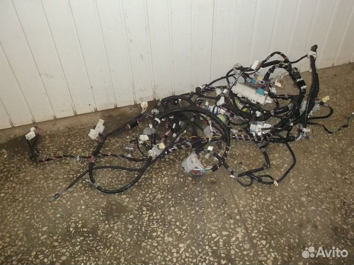 Электропроводка пола (Toyota Hilux)