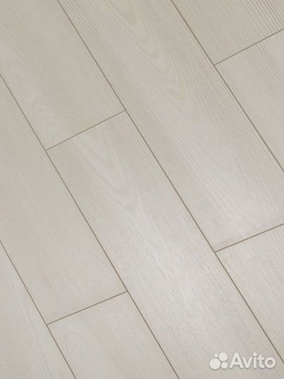 Ламинат для пола 8мм 33кл. Bering Pasifik с фаской