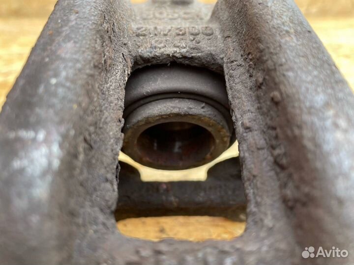 Суппорт тормозной задний правый BMW 3 W09082