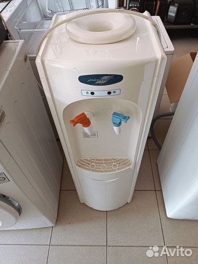 Кулер для воды напольный