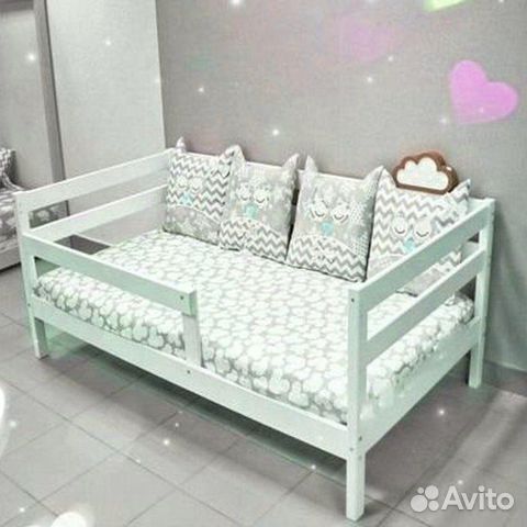 Детская кроватка из массива