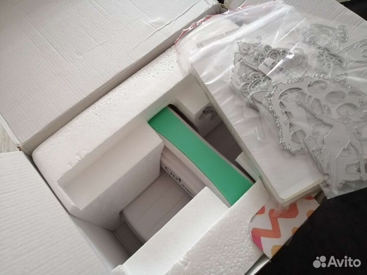 Машинка для вырубки и тиснения с комплектом ножей