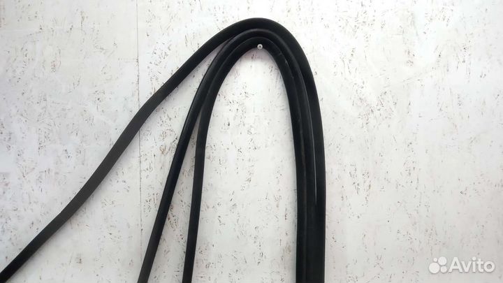 Уплотнитель двери Volvo XC90