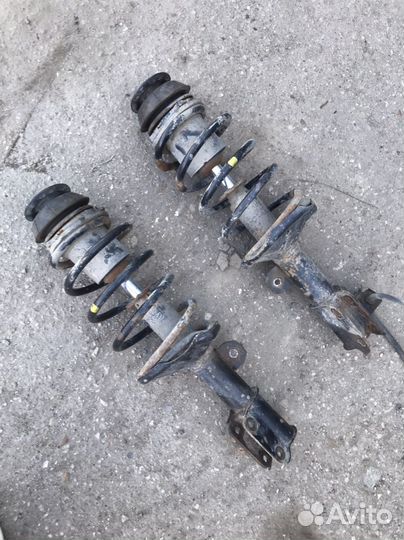 Амортизаторы передние в сборе на Chevrolet Lacetti