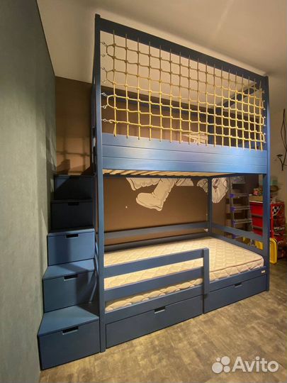 Двухъярусная кровать с канатом