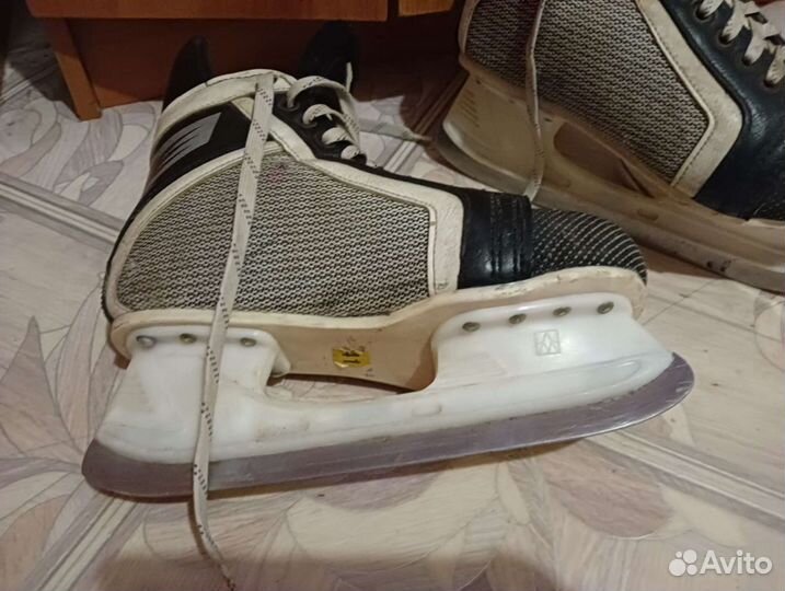 Коньки хоккейные