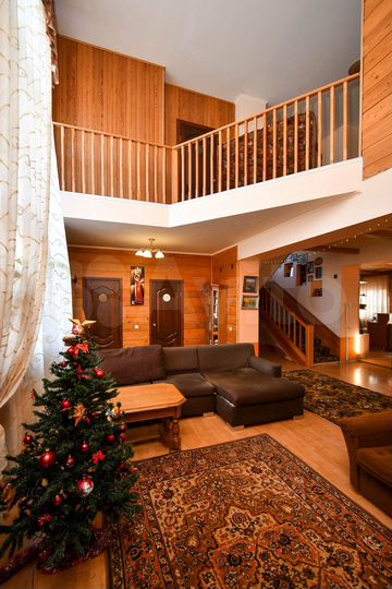 Коттедж 280 м² на участке 20 сот.