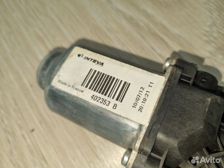 Мотор стеклоподъемника задний правый Hyundai Ix35